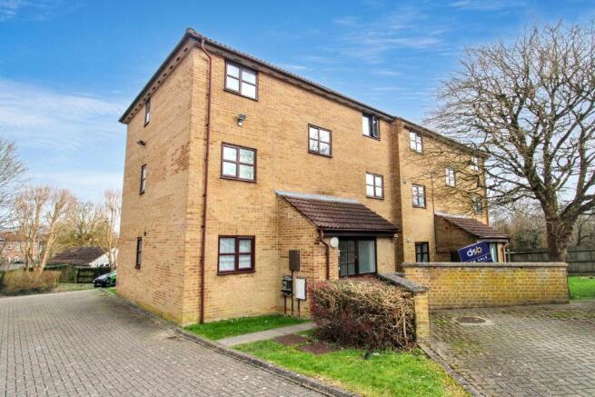 1 bed property, in Ladd Close, £142,500