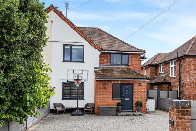4 bed property, in Wycombe Road, £975,000
