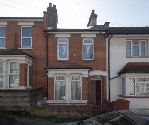 2 bed property, in Ross Street, £240,000