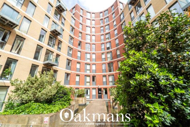 1 bed property, in Essex Street, £130,000
