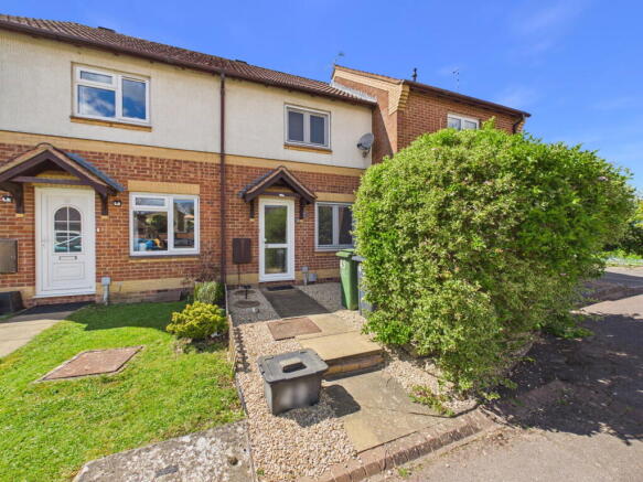 2 bed property, in Water Mint Way, £160,000