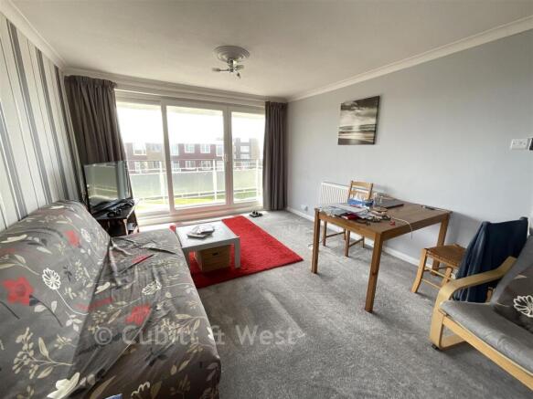 2 bed property, in Overstrand Avenue, £270,000