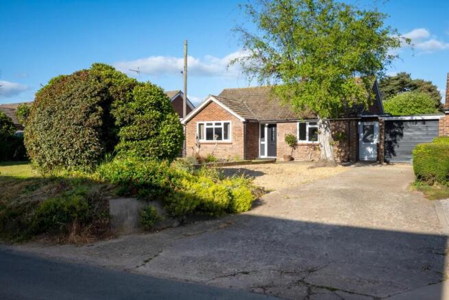 2 bed property, in Ipswich Road, £465,000