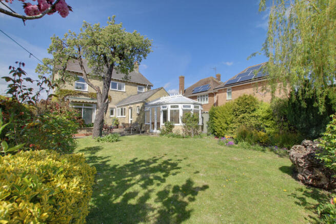 4 bed property, in Wood Street, £550,000