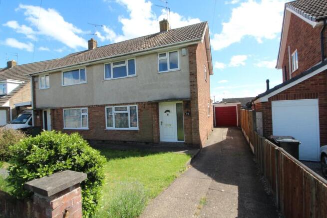 3 bed property, in Gloucester Crescent, £235,000