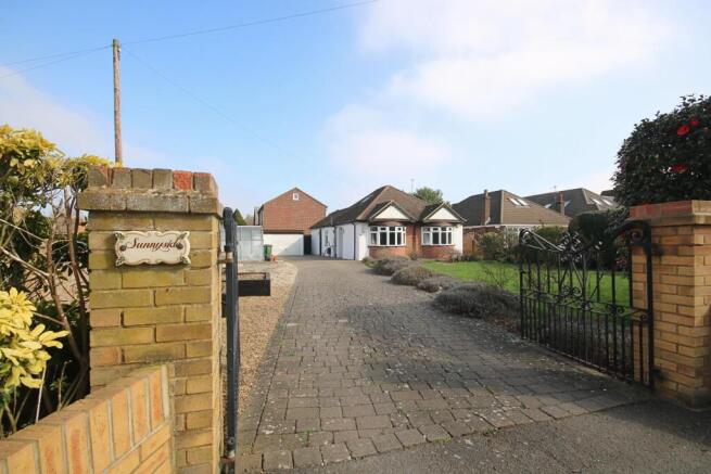3 bed property, in Ashford Road, £675,000