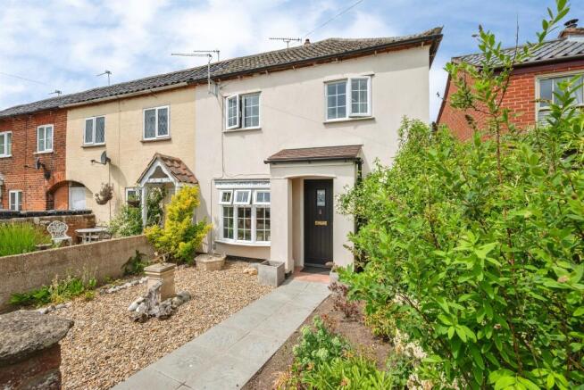 2 bed property, in Norwich Road, £240,000