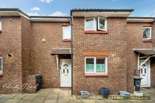 2 bed property, in Vaughan Williams Close, £550,000