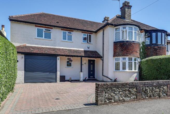 4 bed property, in Brian Avenue, £795,000