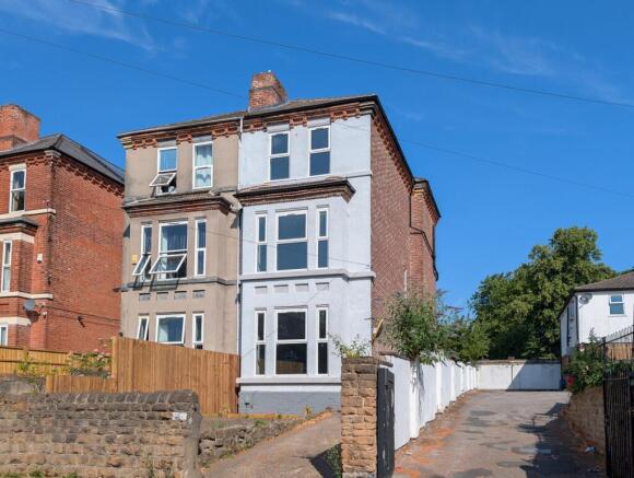 5 bed property, in Gedling Grove, £375,000