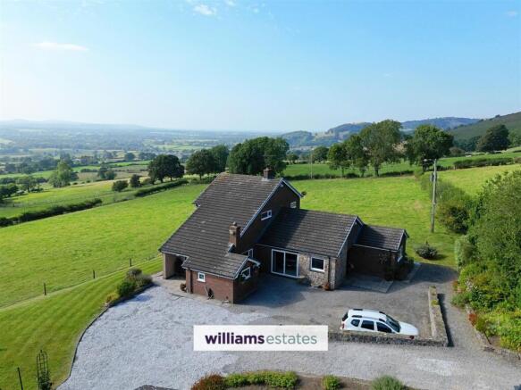 3 bed property, in Castell, £650,000