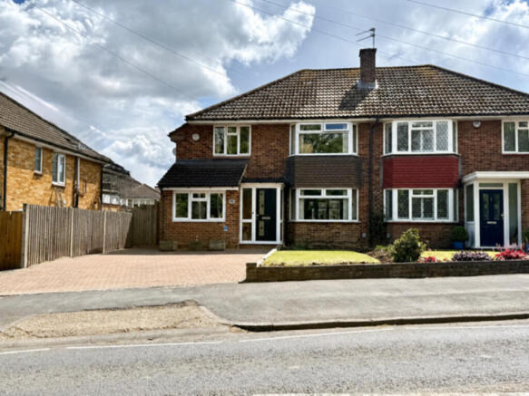 4 bed property, in Warners End Road, £565,000
