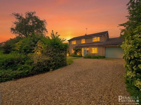 4 bed property, in Egar Way, £500,000
