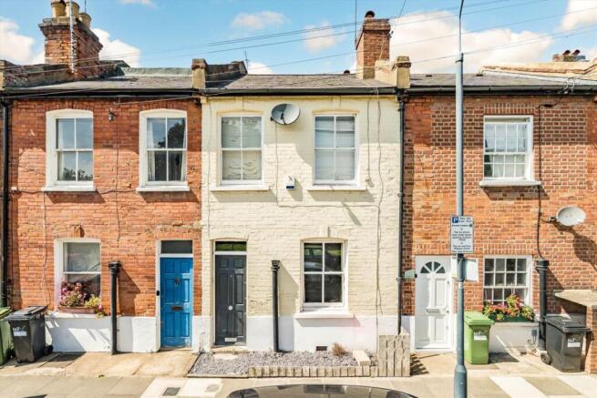 2 bed property, in Sandilands Road, £825,000