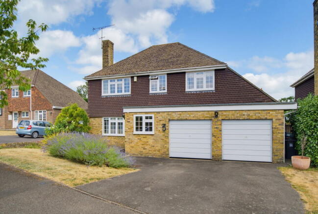 5 bed property, in Thorley Gardens, £1,000,000