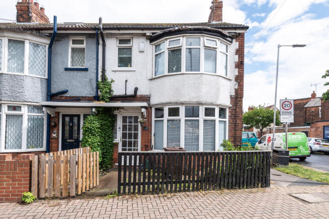 3 bed property, in Southcoates Lane, £120,000