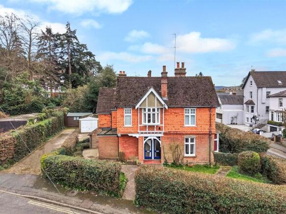 2 bed property, in Harrow Road East, £385,000