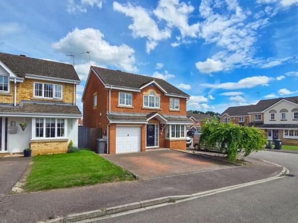 4 bed property, in Exton Close, £575,000