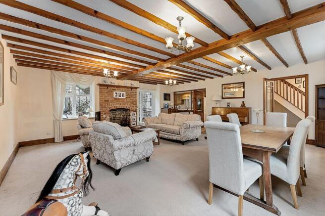4 bed property, in Church Hill, £400,000