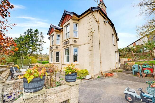 3 bed property, in Pencader, £350,000
