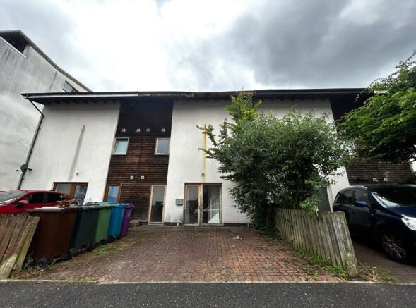3 bed property, in Lochburn Gate, £159,000