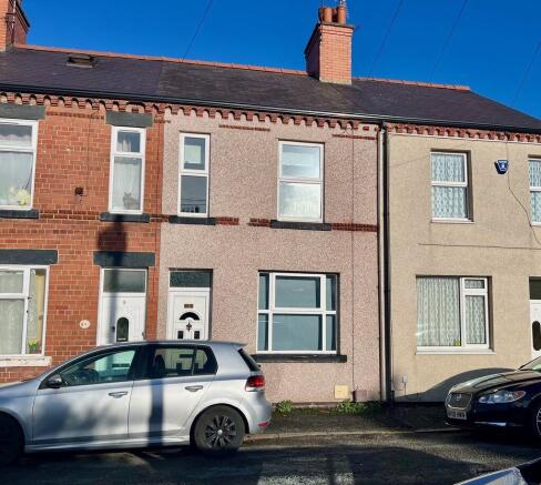 2 bed property, in Birch Street, £120,000