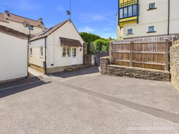 1 bed property, in Hartley Court, £170,000
