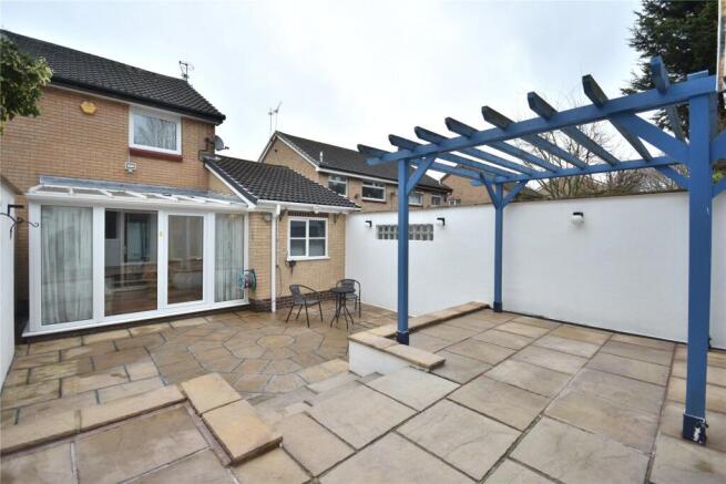 2 bed property, in Biddenden Road, £230,000