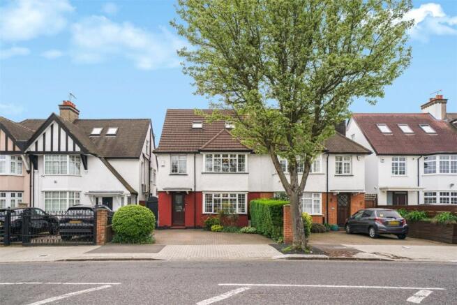 4 bed property, in The Vale, £900,000