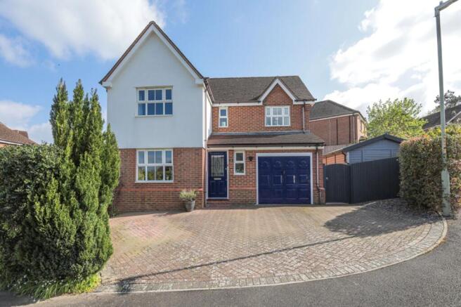 4 bed property, in Jasmine Close, £575,000