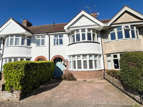 3 bed property, in Bedford Avenue, £305,000