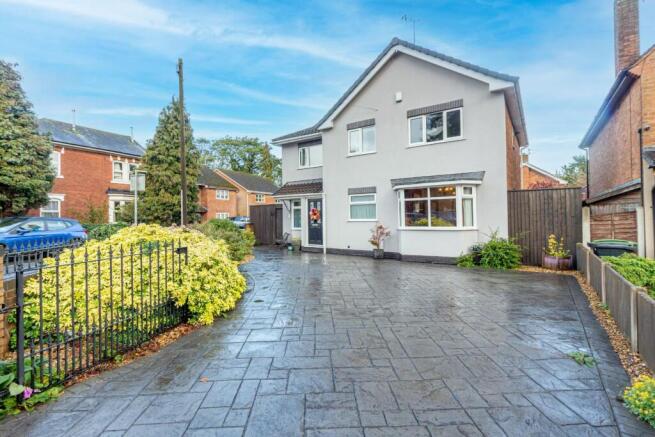 5 bed property, in Heath Street, £525,000