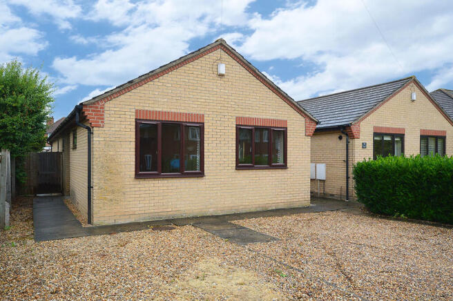 4 bed property, in Tiverton Way, £525,000