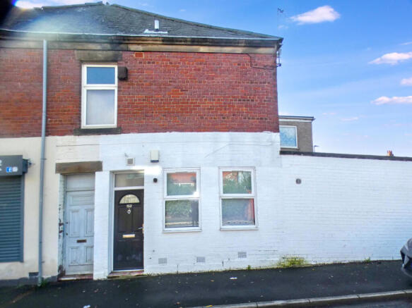 2 bed property, in Benson Road, £45,000