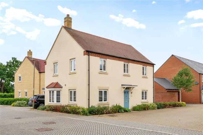 4 bed property, in Kingsmere, £475,000