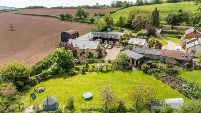 9 bed property, in Washfield, £975,000