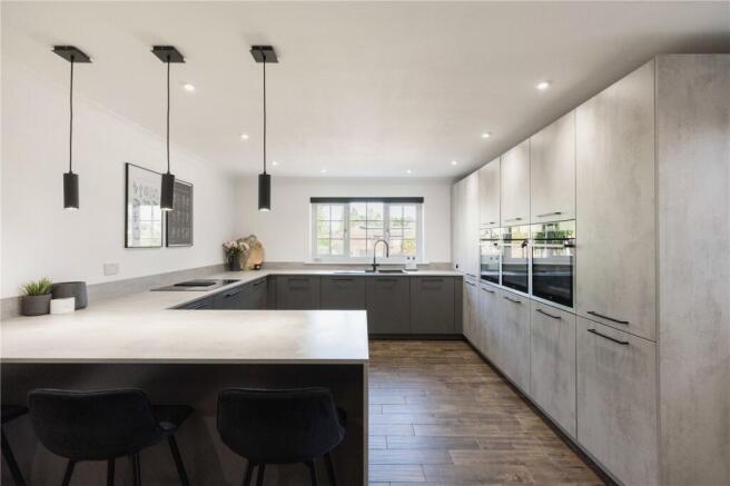 4 bed property, in The Street, £600,000