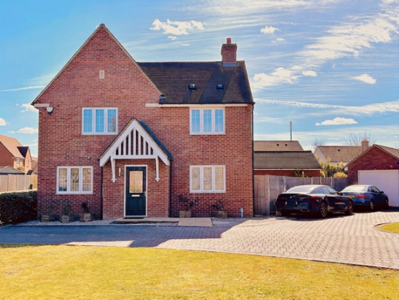 4 bed property, in Cedar Gardens, £625,000