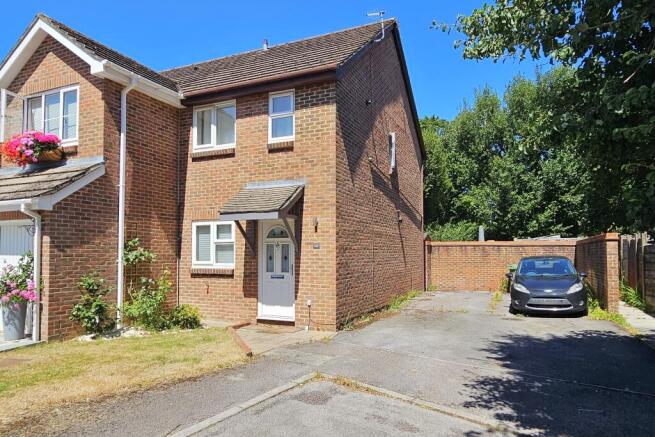 2 bed property, in WOODROW, £305,000