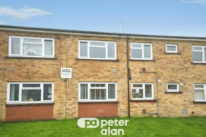 2 bed property, in Duffryn Place, £50,000