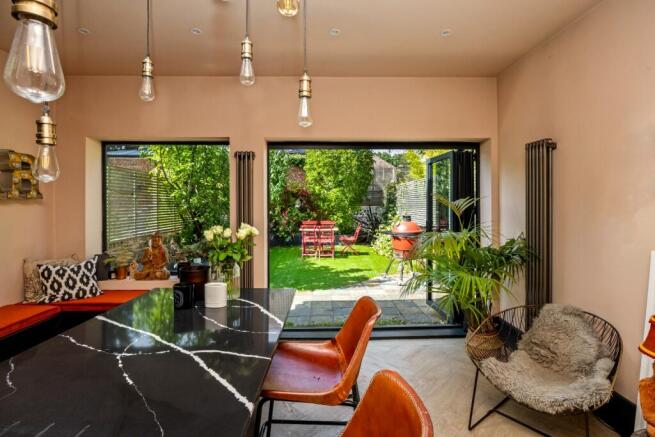 5 bed property, in Osborne Road, £975,000