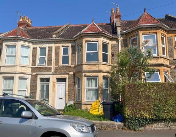 3 bed property, in Hengrove Road, £450,000