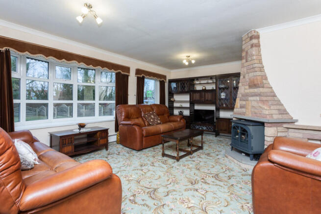 4 bed property, in Black Bull Lane, £300,000