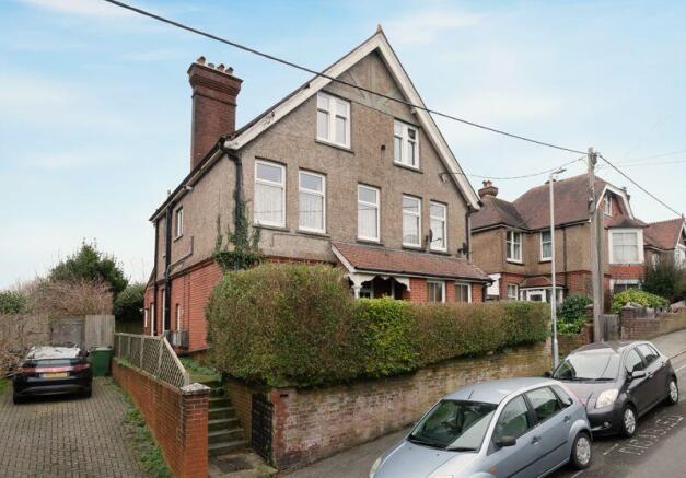 2 bed property, in Mill Drove, £220,000