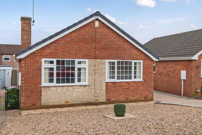 2 bed property, in Parwich Road, £189,950
