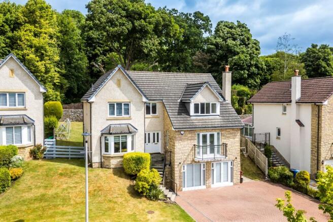 5 bed property, in 14 Clayhills Drive, £475,000