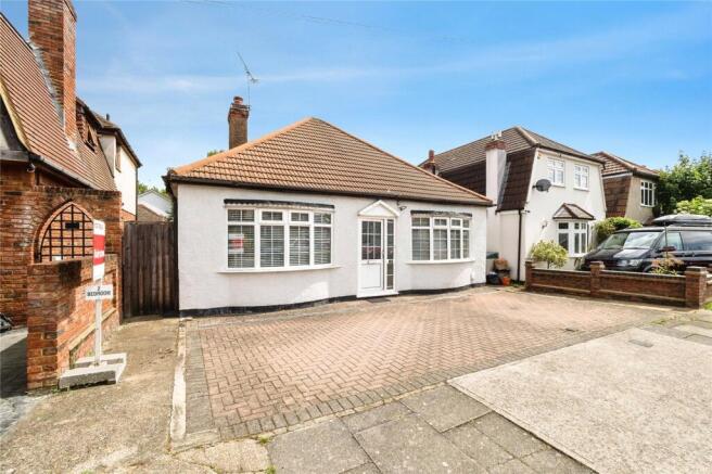 2 bed property, in Hill Crescent, £475,000