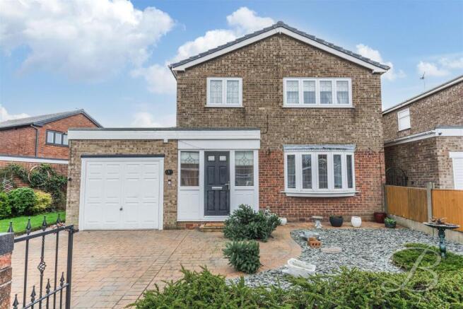 3 bed property, in Blakeney Drive, £230,000