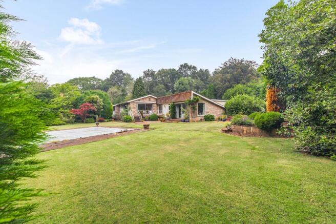 4 bed property, in Chain Free in Ashwicken, £495,000