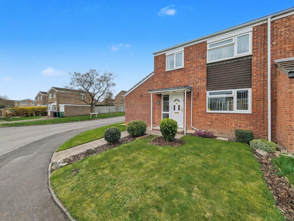 3 bed property, in Derwent Avenue, £240,000
